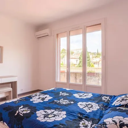 Spacious And Bright 85 M Near Downtown * Hyères