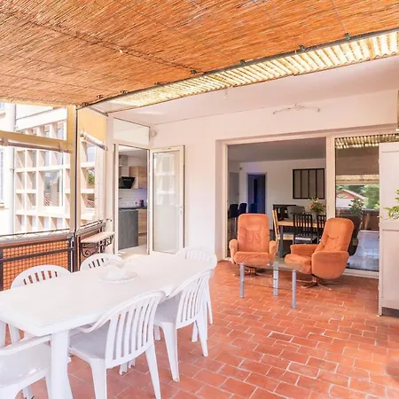 Spacious And Bright 85 M Near Downtown * Hyères