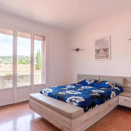 Spacious And Bright 85 M Near Downtown Апартаменты *